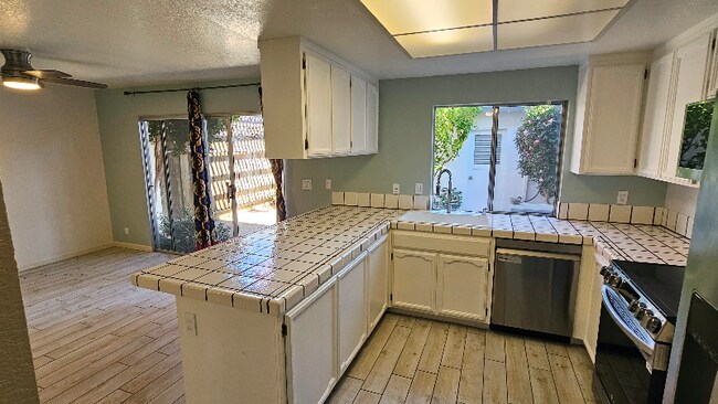 Foto del edificio - 675 Auburn Way