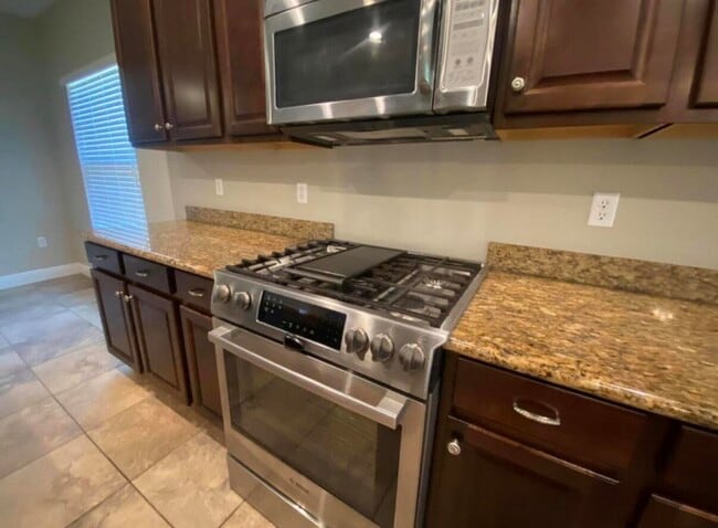 Building Photo - 40 Woodwind Way