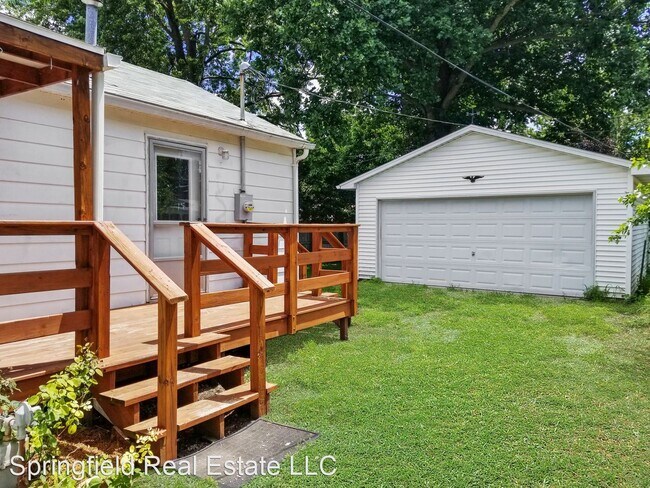 Building Photo - 4 br, 1.5 bath House - 2348 E. Keys Ave