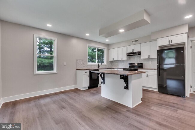 Foto del edificio - 519 Linton Hill Rd