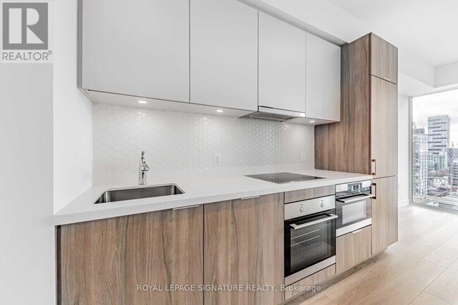 Photo du bâtiment - 158 Front St E