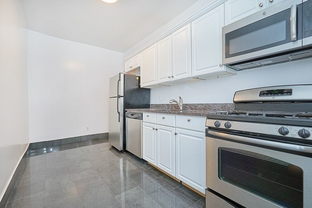 Primary Photo - 31 Ocean Pkwy