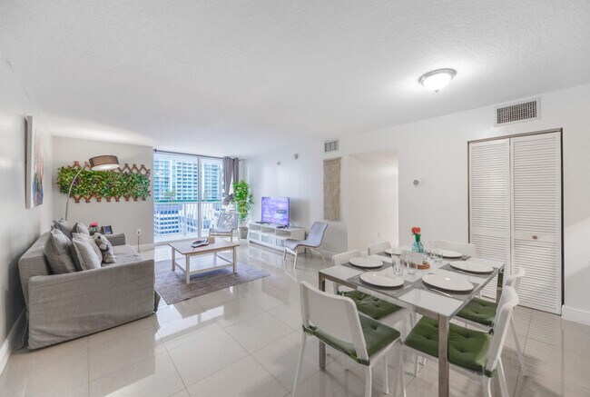 Foto del edificio - 1200 Brickell Bay Dr