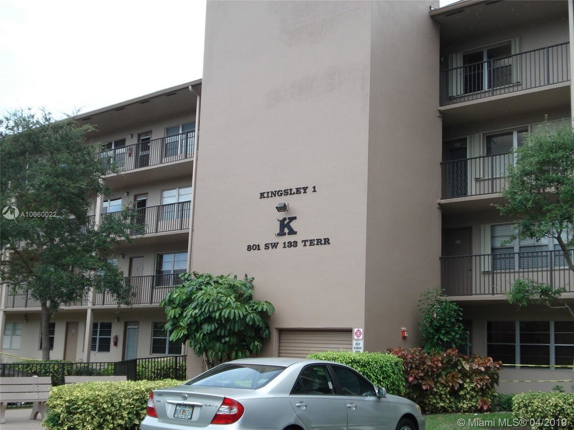 Foto principal - 801 SW 133rd Terrace