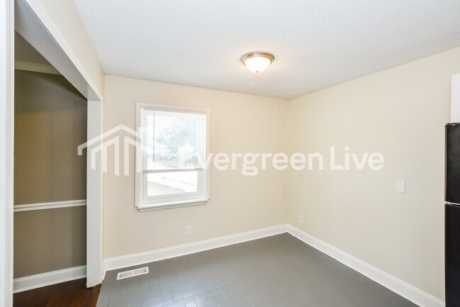 Building Photo - 4022 Sewall Dr SW