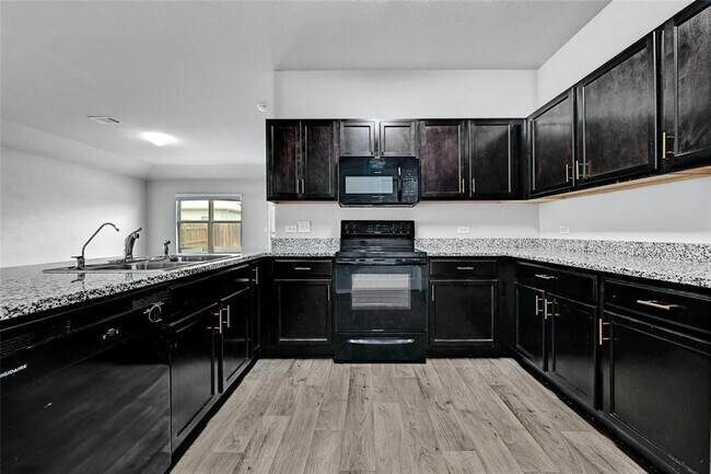 Building Photo - 5800 Shanjia Dr