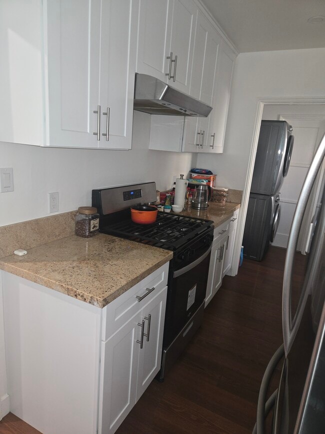 Building Photo - 1025 E Spazier Ave