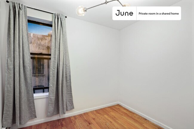 Foto del edificio - Room in Shared 4 bed/1 bath home