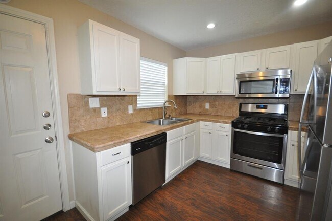 Building Photo - 2102 N Galveston Ave