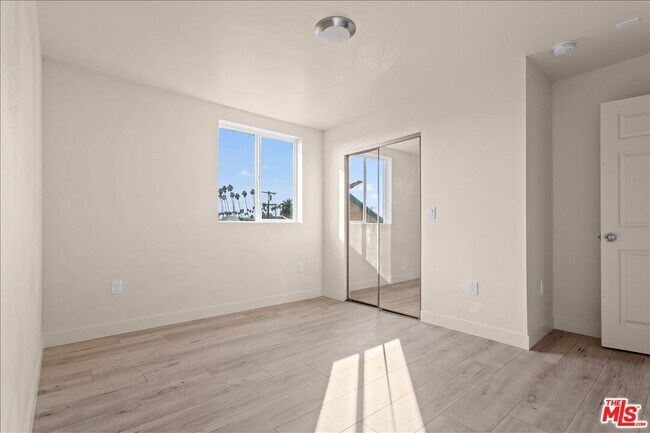 Foto del edificio - 707 W 80th St