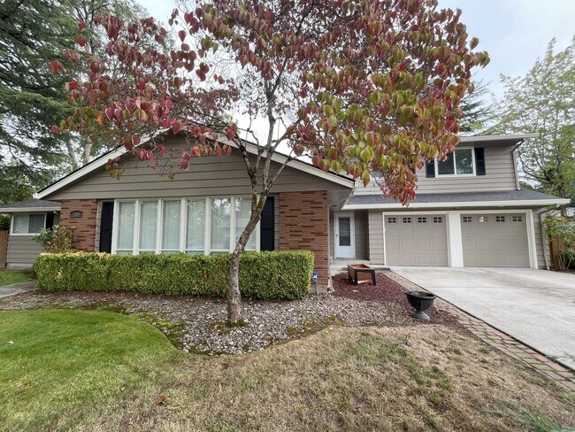 Building Photo - Elegant 3-Bedroom Home with Soaking Tub, S...