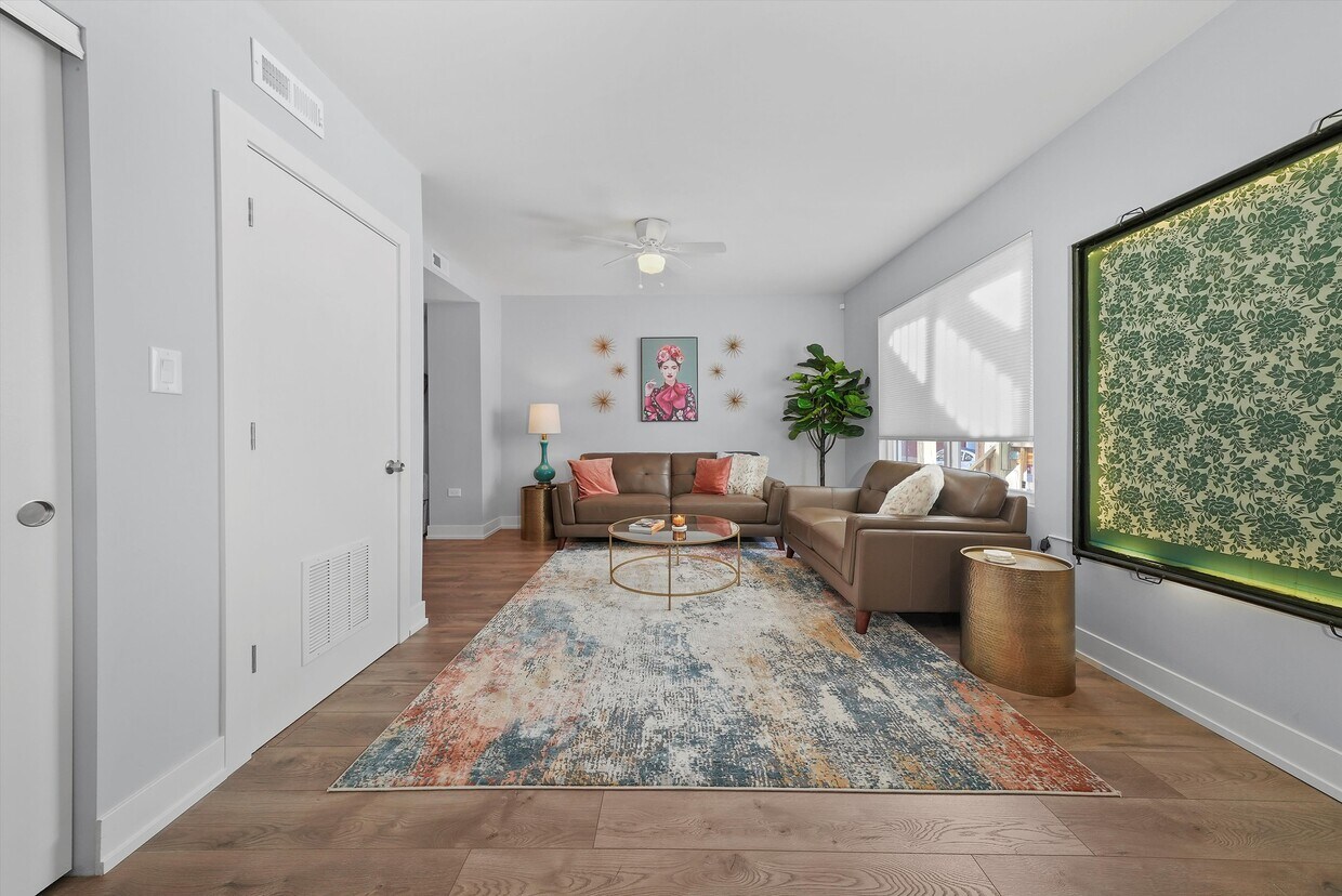 Living Room - 1912 S Shelby Ct