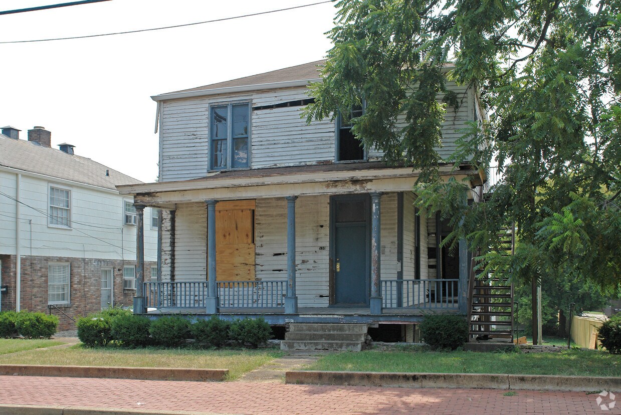 Building Photo - 538 Fatherland St
