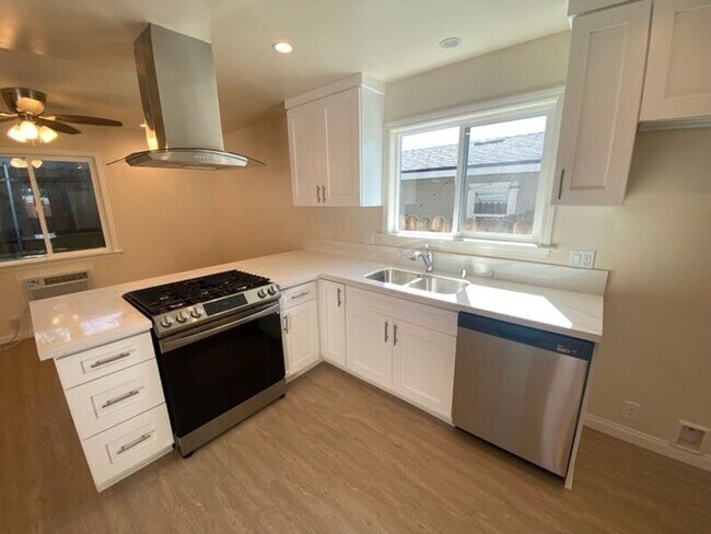 Building Photo - 10038 Tujunga Canyon Blvd
