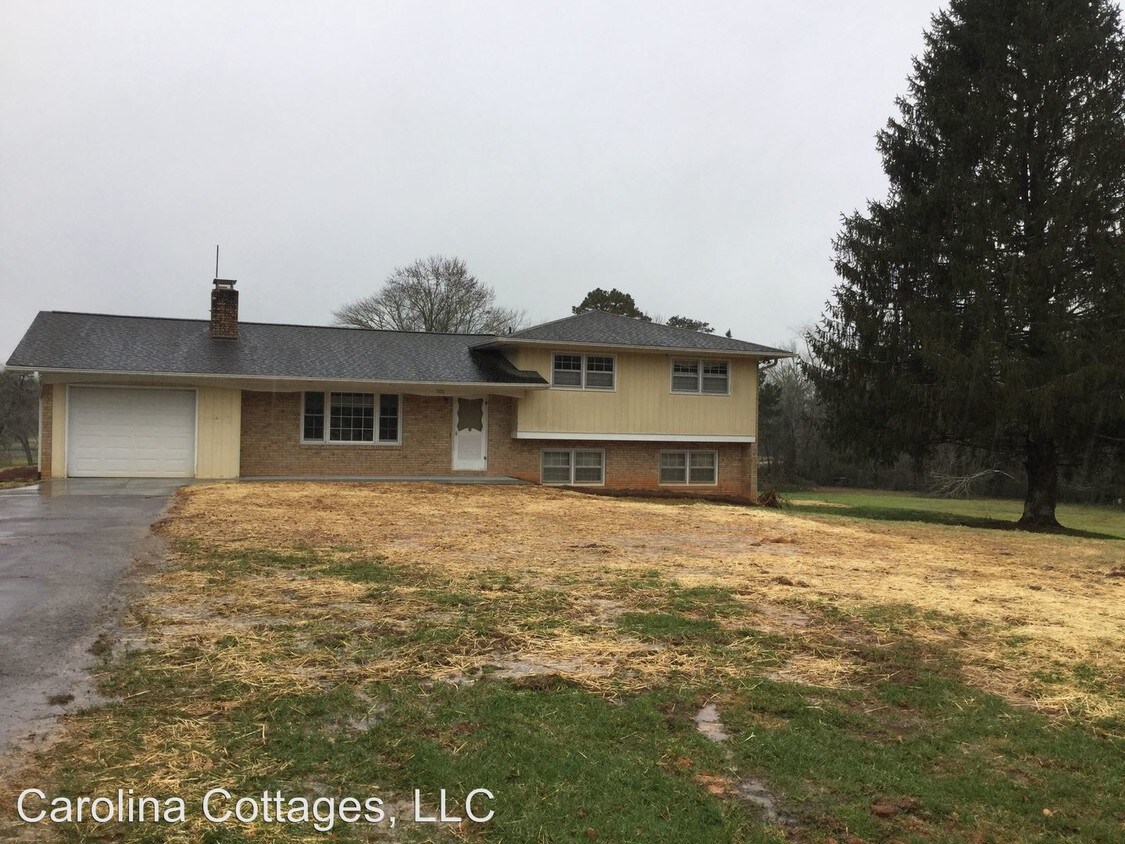 4 br, 2.5 bath House 500 Brickyard Road House Rental in Etowah, NC