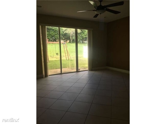 Building Photo - 16489 SW 28th Ct