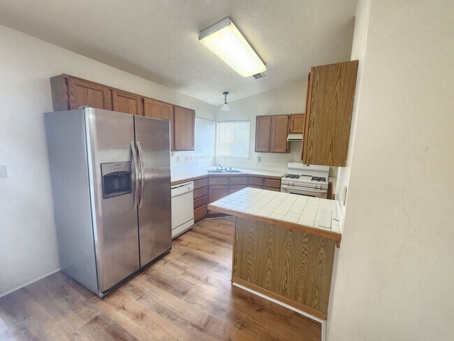 Building Photo - Beautiful 3 Bedroom 2 Bath Home
