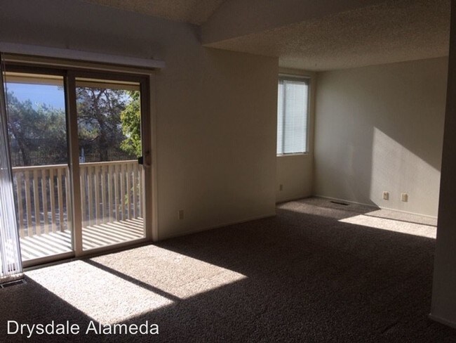 Building Photo - 3 br, 2.5 bath House - 3208 Fiji Lane