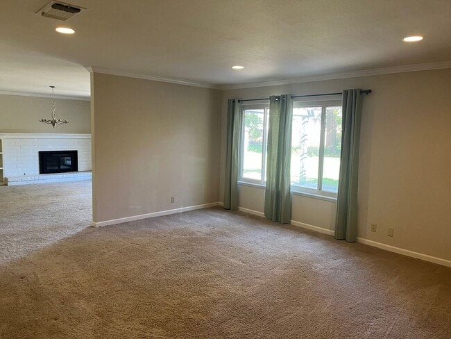 Building Photo - 4 Bedroom Home in Quiet West Davis Cul-de-sac