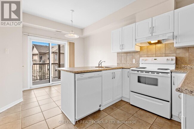 Building Photo - 190 Rustic Hills Crescent