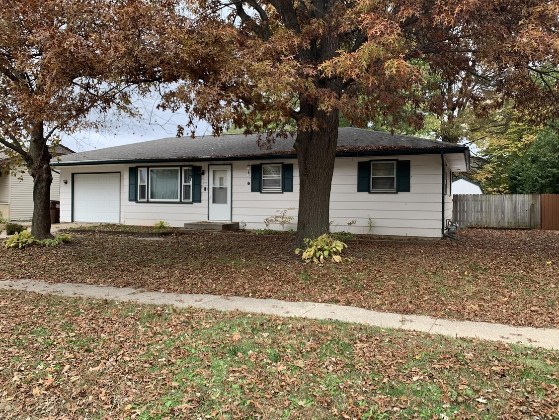 2104 Devon Ave, Loves Park, IL 61111 House Rental in Loves Park, IL