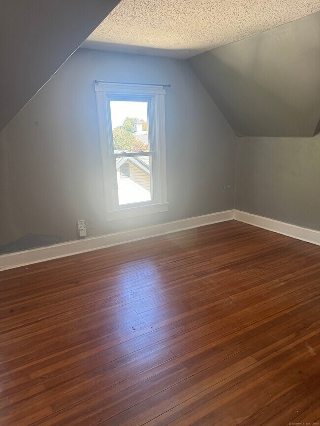 Building Photo - 235 Whiting Ln