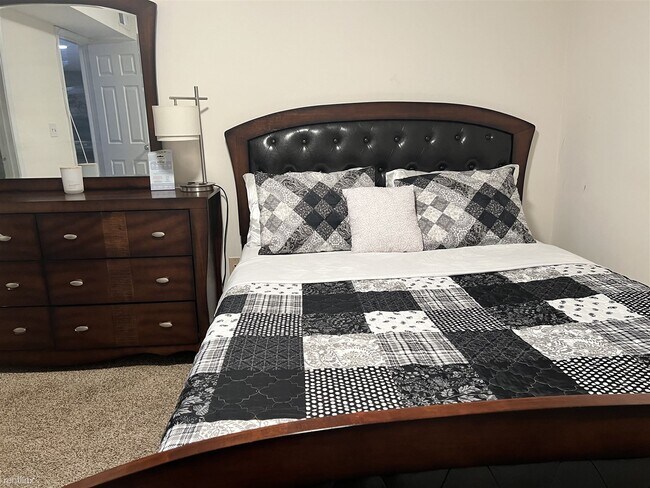 Foto del edificio - 2 br, 2 bath Condo - 9816 Lake Point Court...