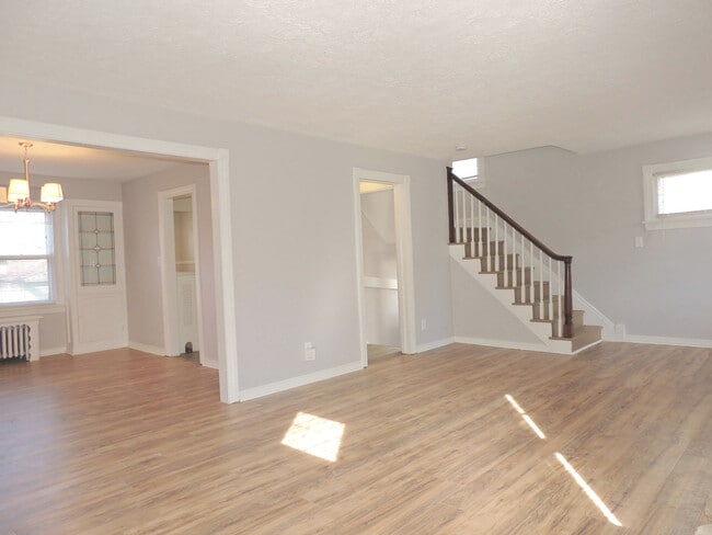 Building Photo - Impressively Renovated 4 Bedroom Cleveland Heights, Ohio Colonial for Rent!