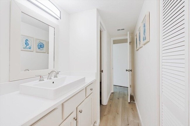 Building Photo - 4000 Gulf Terrace Dr