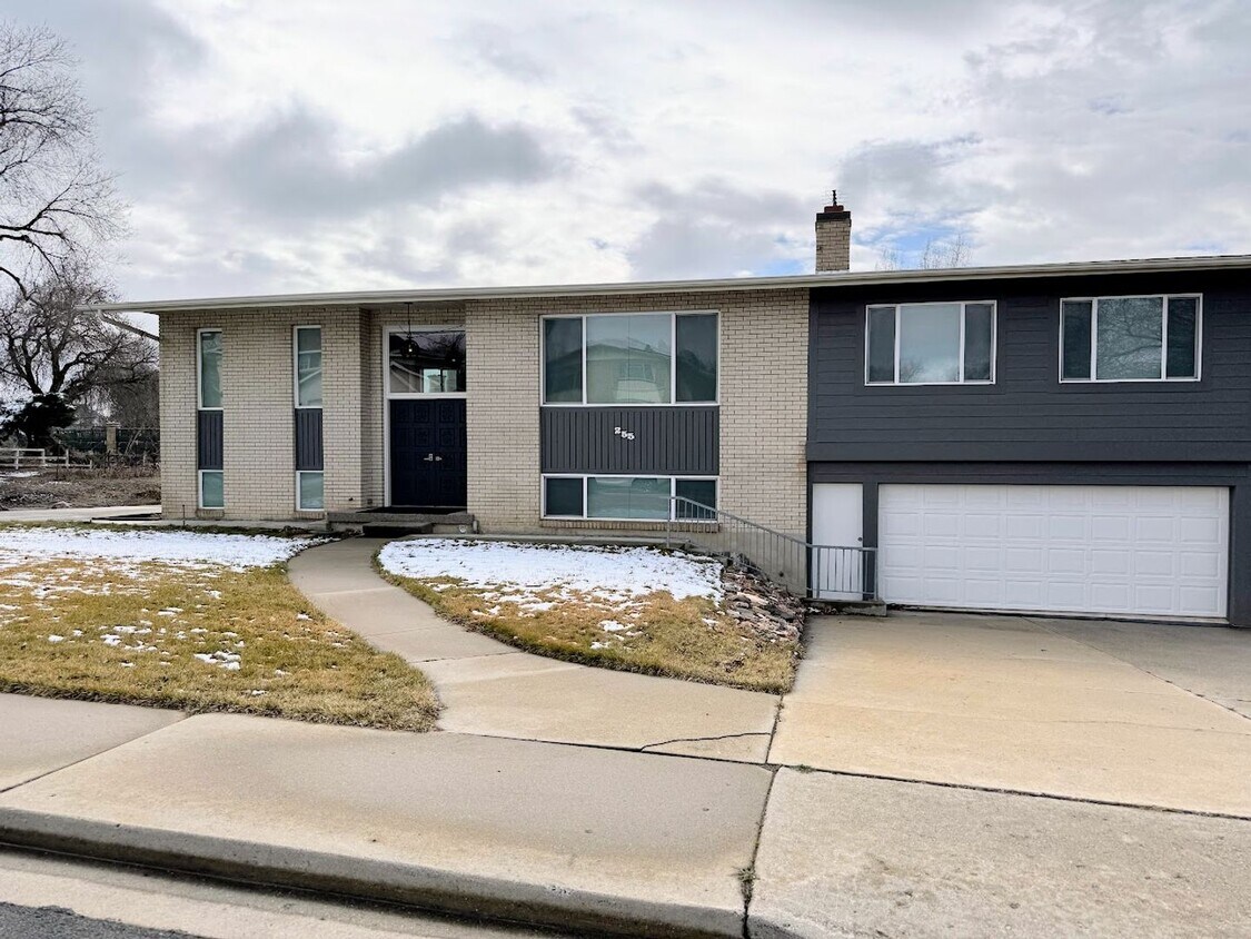 Primary Photo - Beautiful remodeled home in Orem!