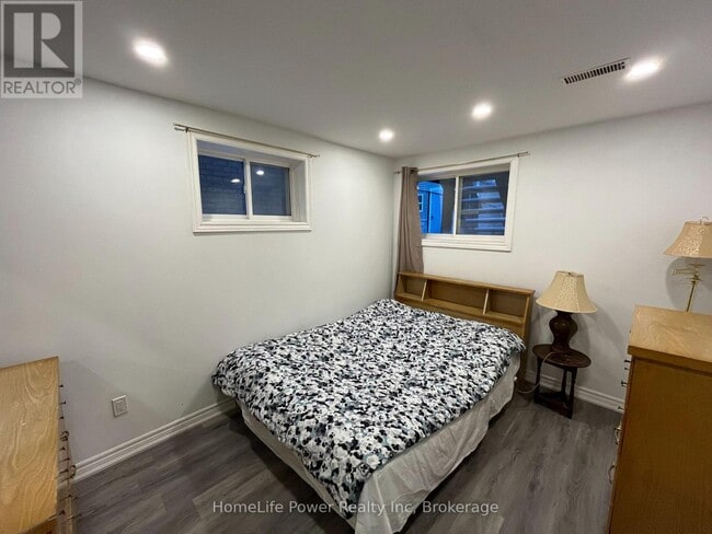 Building Photo - 15 Porter Dr