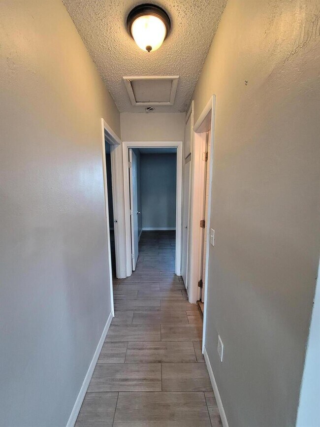 Foto del edificio - 920 NW 22nd Rd