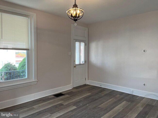 Building Photo - 152 Rockland Ave