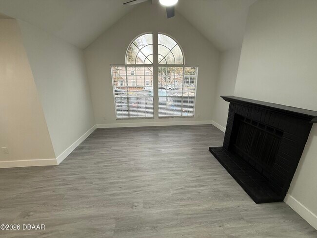 Foto del edificio - 615 Richland Ct