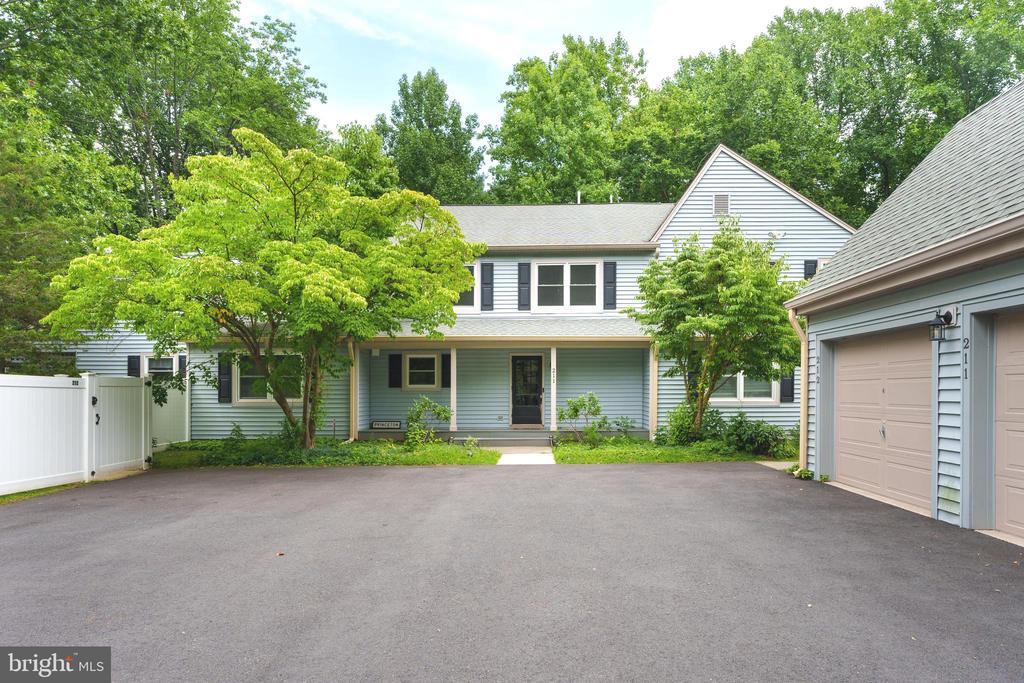 Foto principal - 211 Ross Stevenson Cir