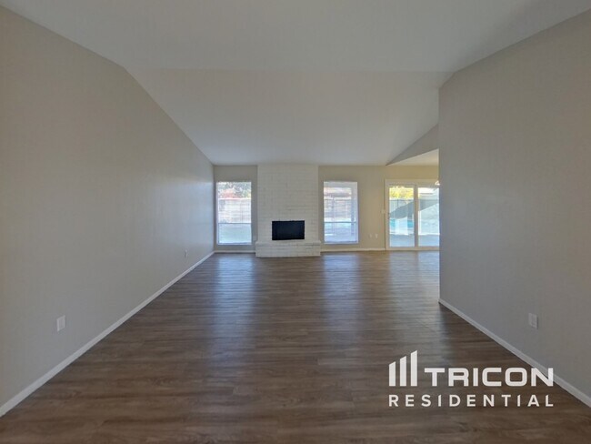 Foto del edificio - 6109 S Country Club Way Tempe AZ