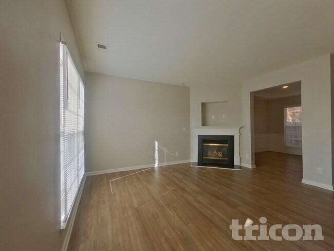 Foto del edificio - 5322 Peachwood Dr