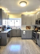 Building Photo - 452 Highland Ave