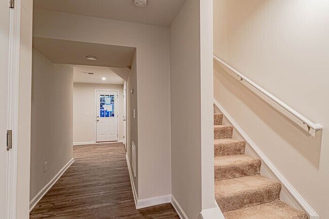 Building Photo - 301 Parkridge Way