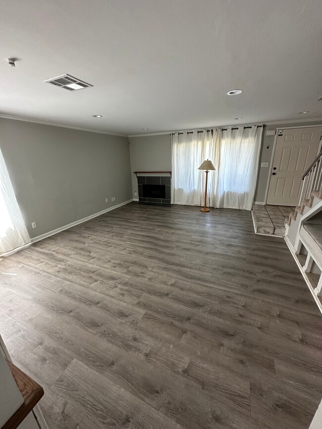 Photo - 917 W State St Townhome