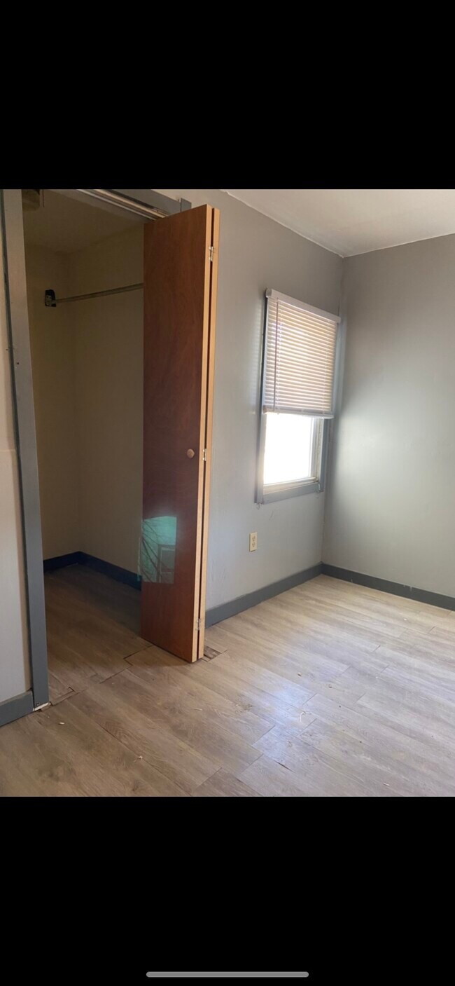 Bedroom 1 - 13 John St