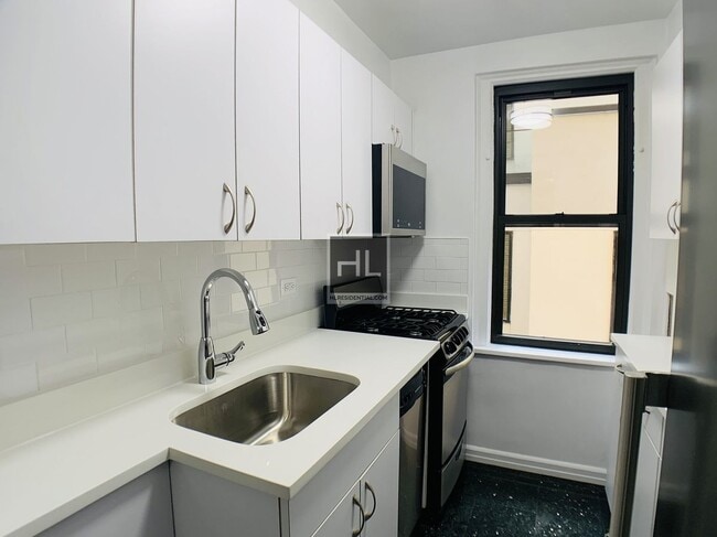 Building Photo - FLEX 3 BED IN MURRAY HILL