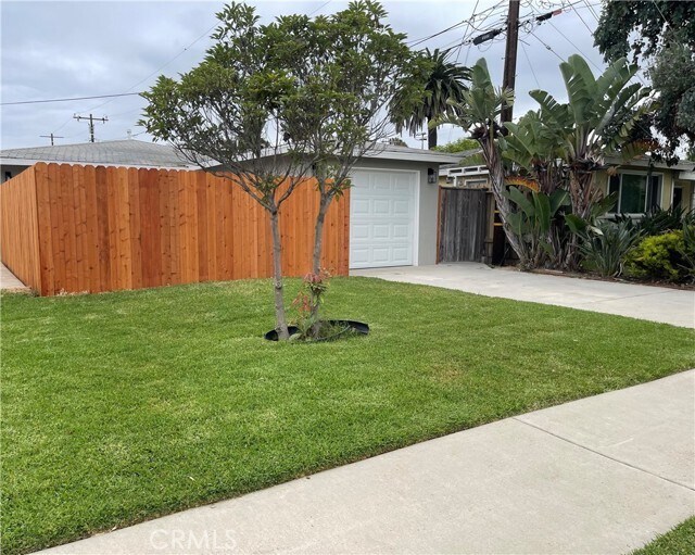 Building Photo - 1555 Santa Ana Ave