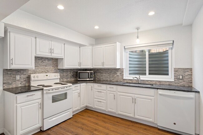 Photo - 6 W Brookside St Townhome