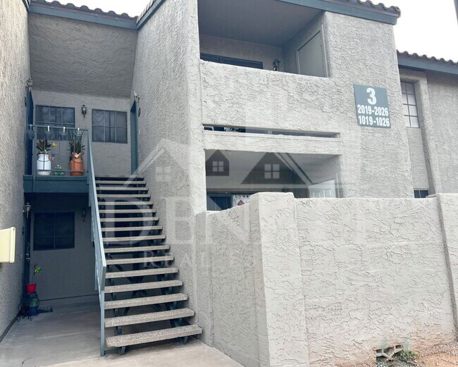 Building Photo - 533 W Guadalupe Rd