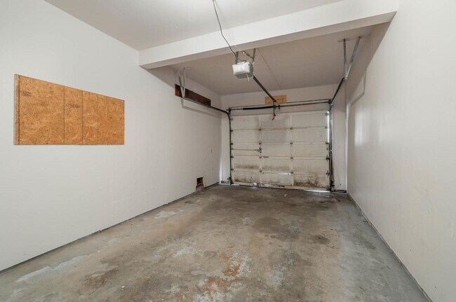 Foto del edificio - 2 Bedroom Rental Duplex with Attached Garage $1300/month