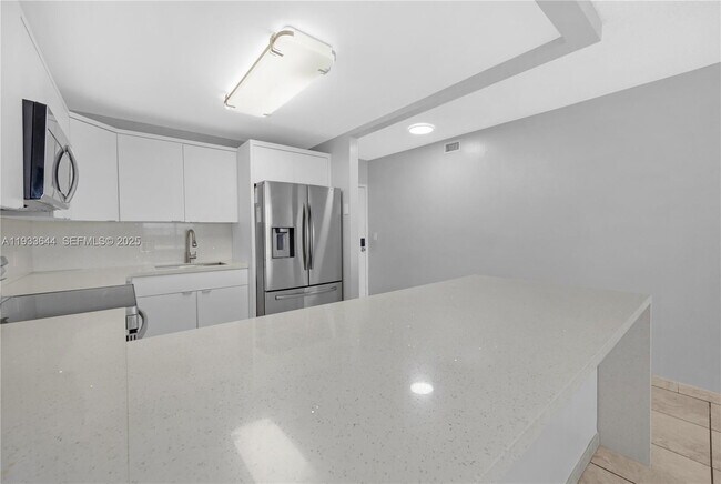 Photo - 1750 W 46th St Apartment