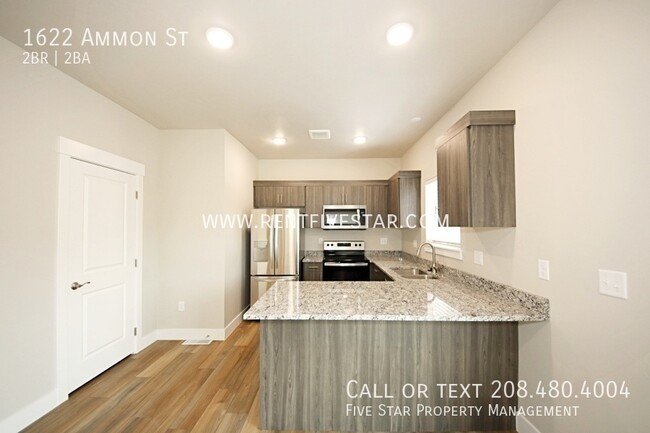 Building Photo - Stunning 2 Bedroom End Unit Townhome, Buil...