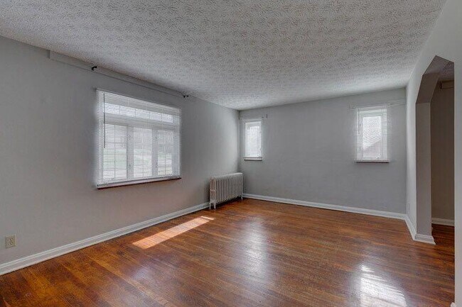 Foto del edificio - 703 St Joseph Ln