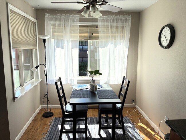Foto del edificio - 7001 Sand Point Way NE
